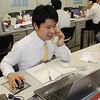 9:00~「前場取引」がスタート、 12:30~「後場取引」がスタート