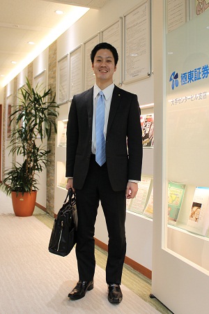 名刺1枚と自分のヤル気次第でたくさんの人たちと出会える仕事